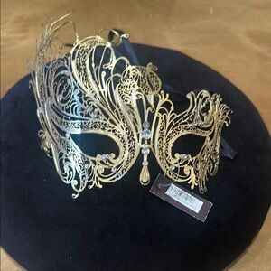 Luxurious Gold Filigree Masquerade . New with tags